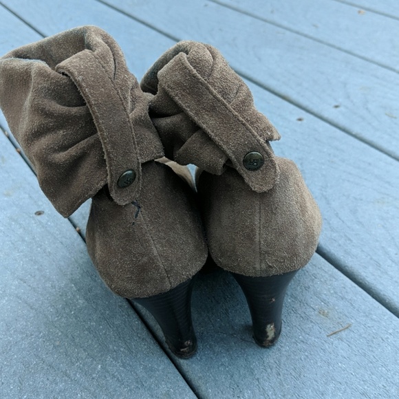 Cute slouchy BCBG real suede boots, size 9.5 - Picture 2 of 6